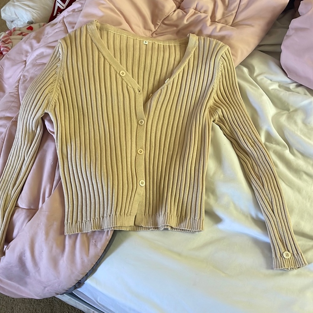 Light yellow/beige sweater
